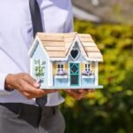 how much deposit to buy a house UK